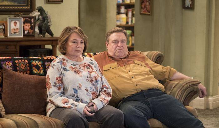 Cancellato 'Roseanne', l'attrice protagonista ha dato della scimmia a una donna di colore