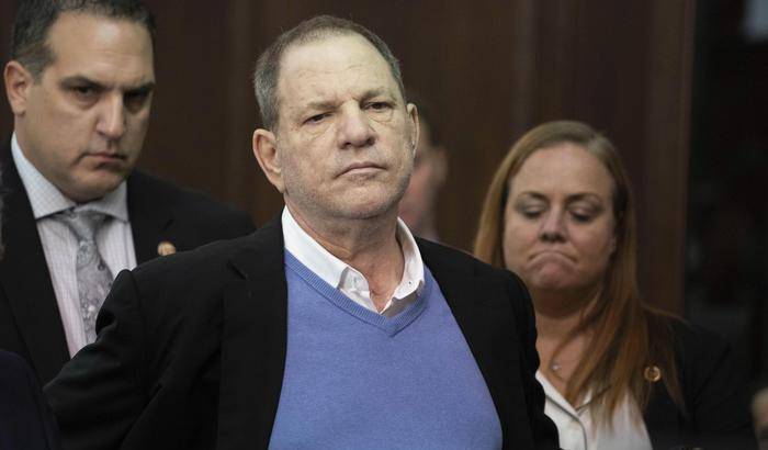 Harvey Weinstein, il processo può cominciare: alla sbarra l'ex re di Hollywood