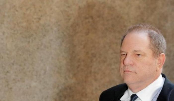 Weinstein: "ho offerto lavoro in cambio di sesso", ma il giornalista ritratta: "non è quello che ha detto"