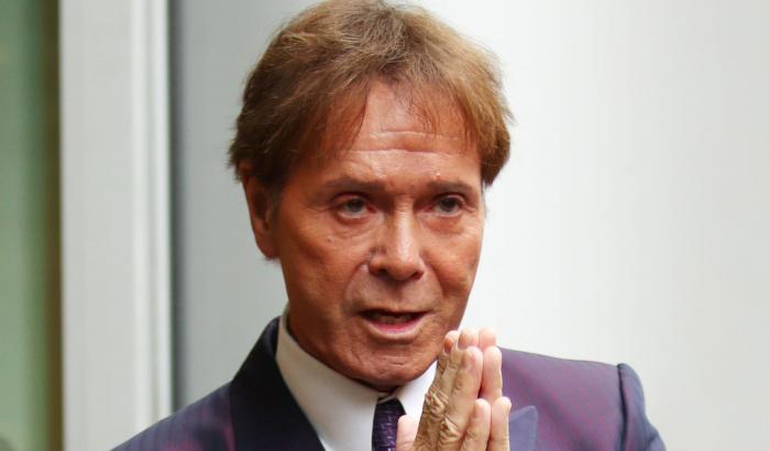 Cliff Richard e il sospetto di pedofilia: Bbc condannata a risarcire la popstar