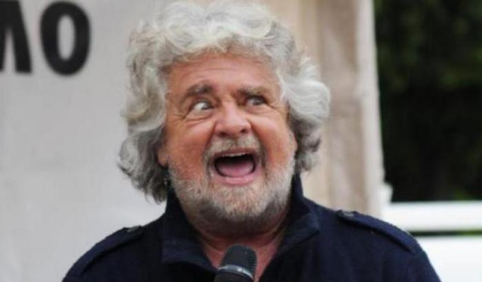 Grillo fa flop e viene contestato a teatro: "Sei un buffone"