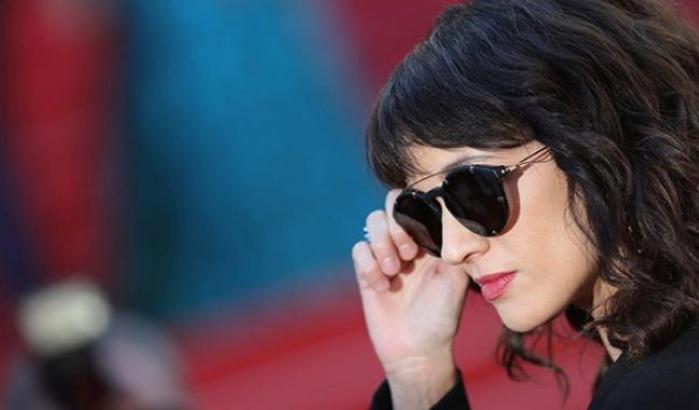 Altre accuse per Asia Argento, il comico Jeff Leach: "mi mandava video hot mentre ero con la fidanzata"