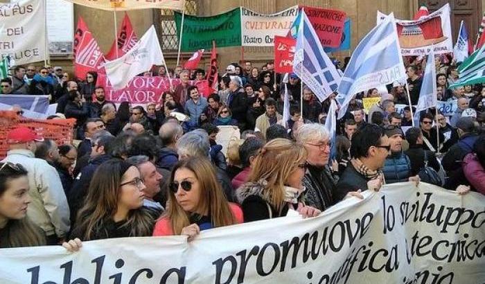 In piazza “per salvare” cultura e spettacoli e per i diritti di chi ci lavora