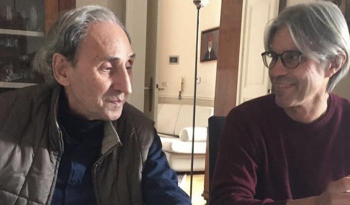 Dopo le voci (smentite) sulla malattia Franco Battiato ricompare in una foto