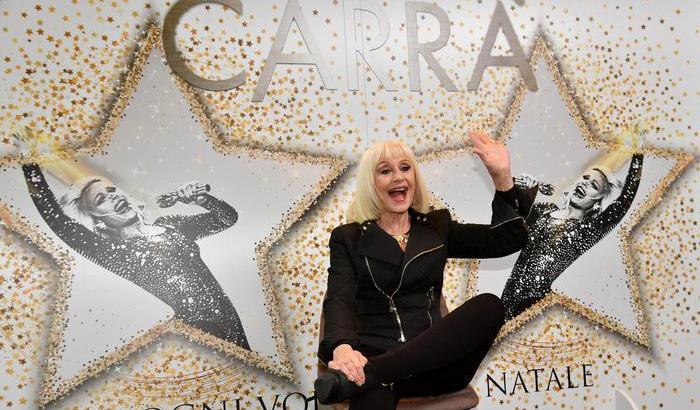 Un regalo di Natale per le famiglie omosessuali: il ritorno discografico di Raffaella Carrà