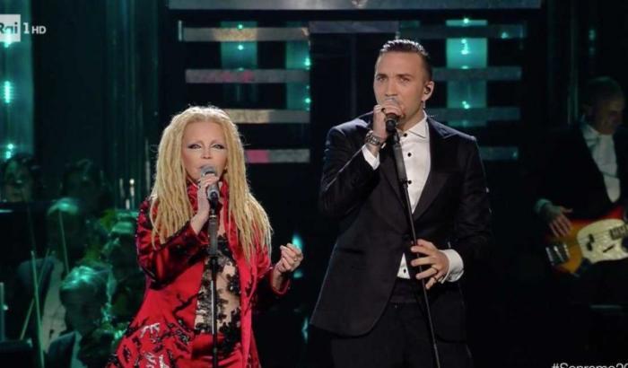 Scoppia il caso Patty Pravo: 'stoppata' dall'urgenza pipì del pianista