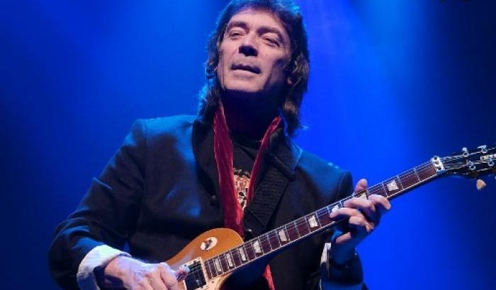 Steve Hackett e i Musical Box riportano i Genesis anni ’70 in concerto