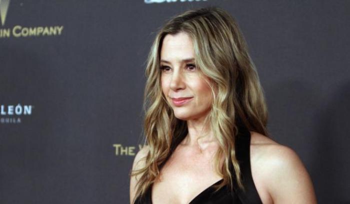 La drammatica testimonianza di Mira Sorvino: "Io stuprata al primo appuntamento mi sono sentita in colpa"