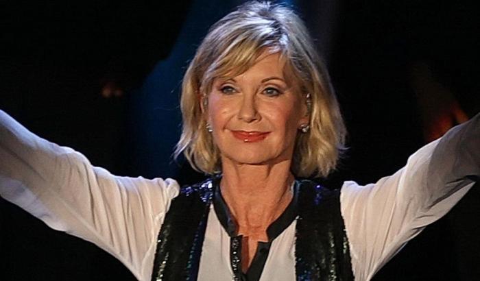 Olivia Newton-John e la sua battaglia contro il tumore: "non so quanto tempo ho, ringrazio per ogni giorno"