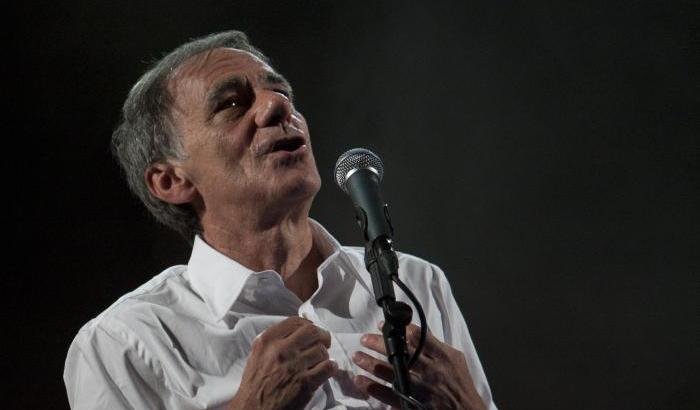 Vecchioni canta “Bella ciao”, il sindaco leghista di Ovindoli s’infuria