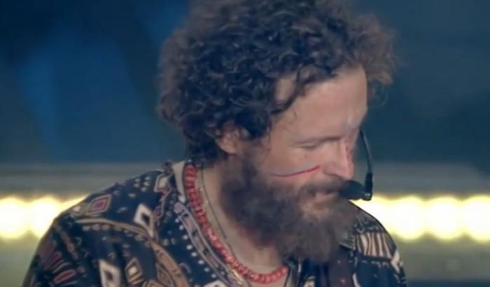 Un Jovanotti commosso canta "Bella" per Nadia Toffa