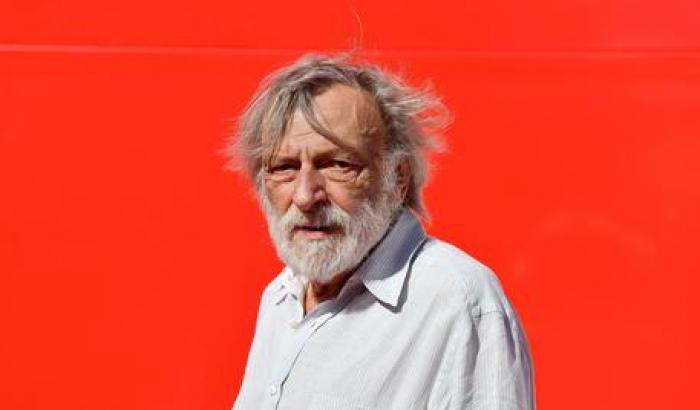 Gino Strada al festival di Venezia: "Mai visto tanto odio contro i poveri"