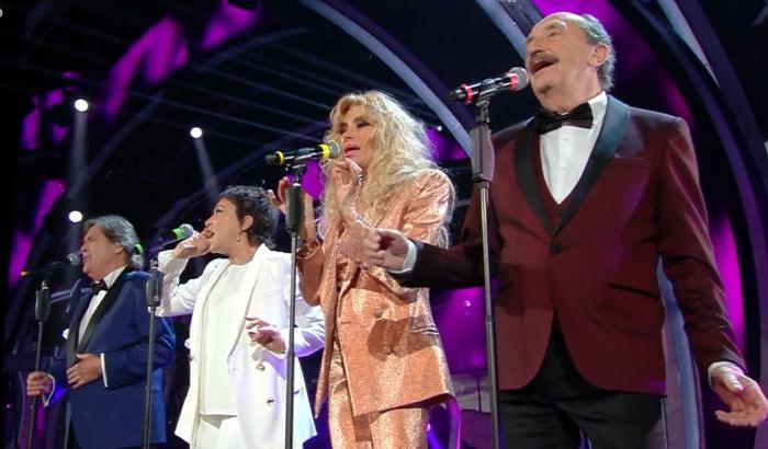 La cronaca di Sanremo 2 / Ranieri-Ferro, Ricchi e Poveri, Zucchero e Fiorello mettono i cantanti ai margini