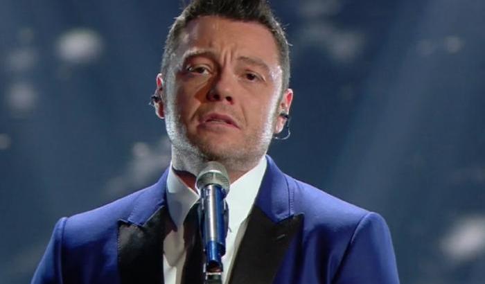 La protesta di Tiziano Ferro a Sanremo: "Anche stasera mi hanno messo in scaletta dopo mezzanotte"