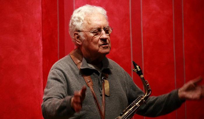 Anche Lee Konitz, colosso del “cool” jazz stroncato dal Coronavirus