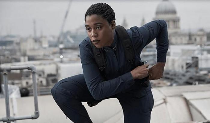 Lashana Lynch, nera e primo 007 donna in “No Time To Die”. Odiatori all'attacco