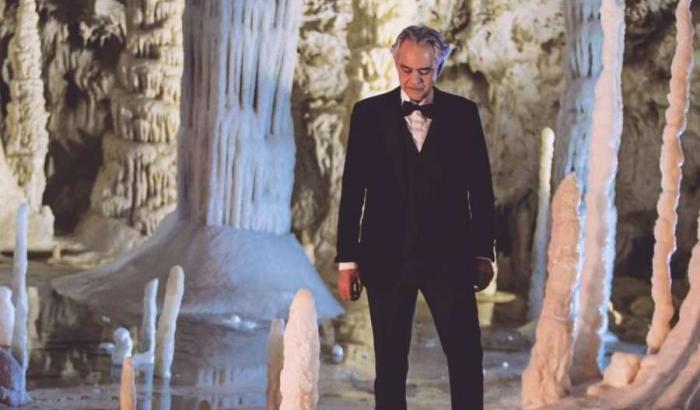 Lo spettacolo "Silent Night" di Andrea Bocelli torna a Natale su Canale 5