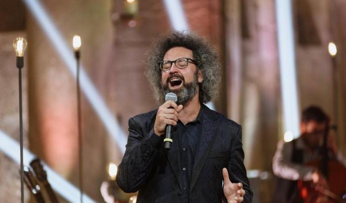 Simone Cristicchi a cantare degli ultimi con la sua nuova "Cantata d'autore"