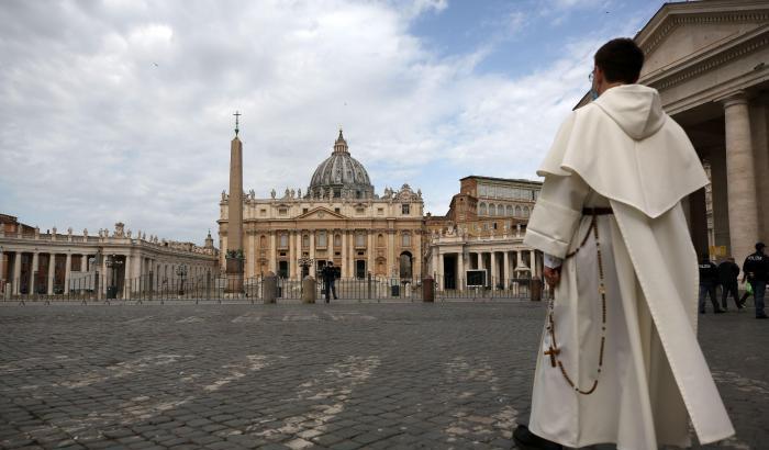 'La Chiesa brucia': la crisi del cattolicesimo nel nuovo volume di Andrea Riccardi