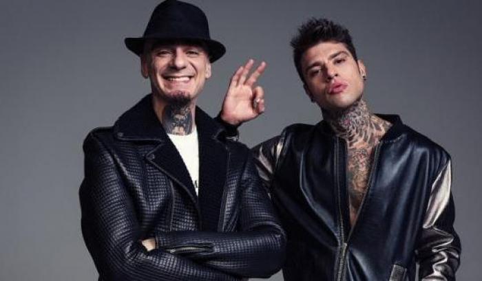 La procura di Milano "grazia" l'odiatore di Fedez e J-Ax: la motivazione è discutibile