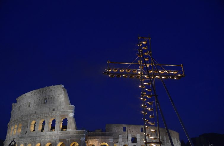 Ascolti Tv di venerdì 15 aprile 2022: vince la Via Crucis