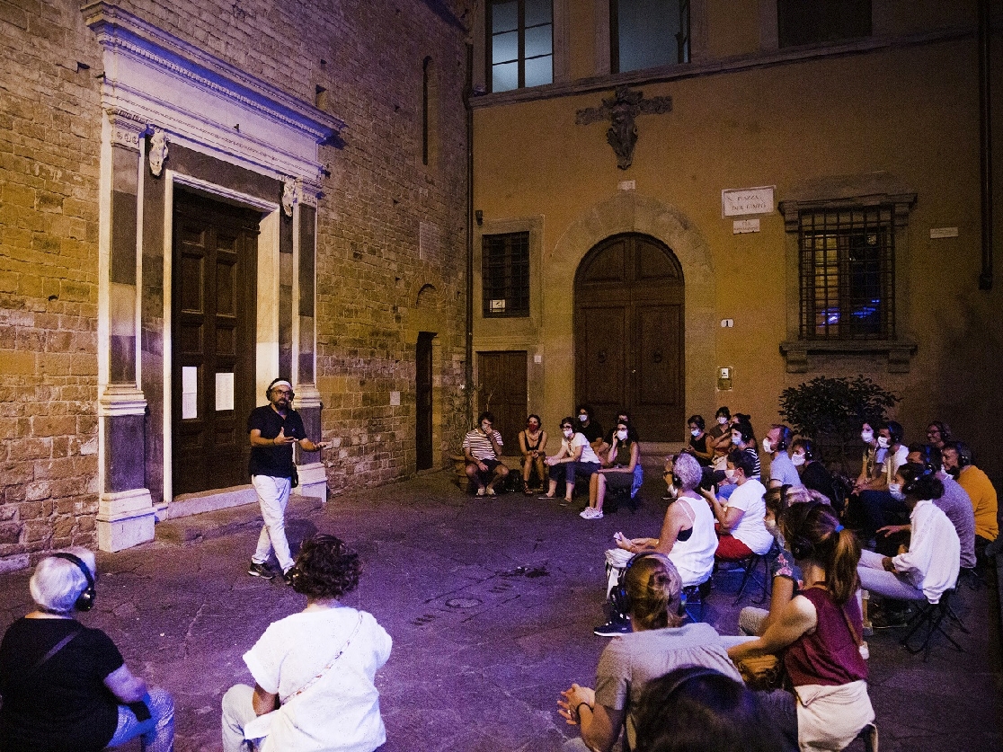 Contro le paure a Firenze si ride e si cammina insieme agli altri