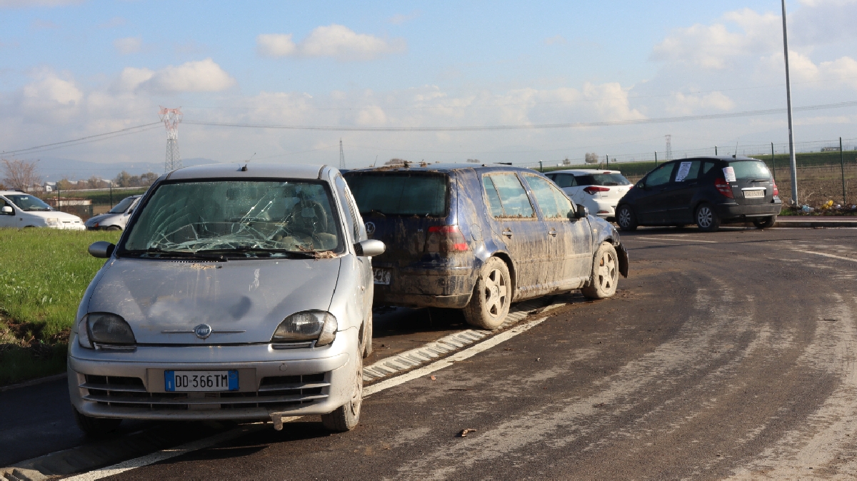 Alluvione di novembre a Campi Bisenzio: “Era inimmaginabile, ma è stato bello lo sforzo di tanti”. Foto