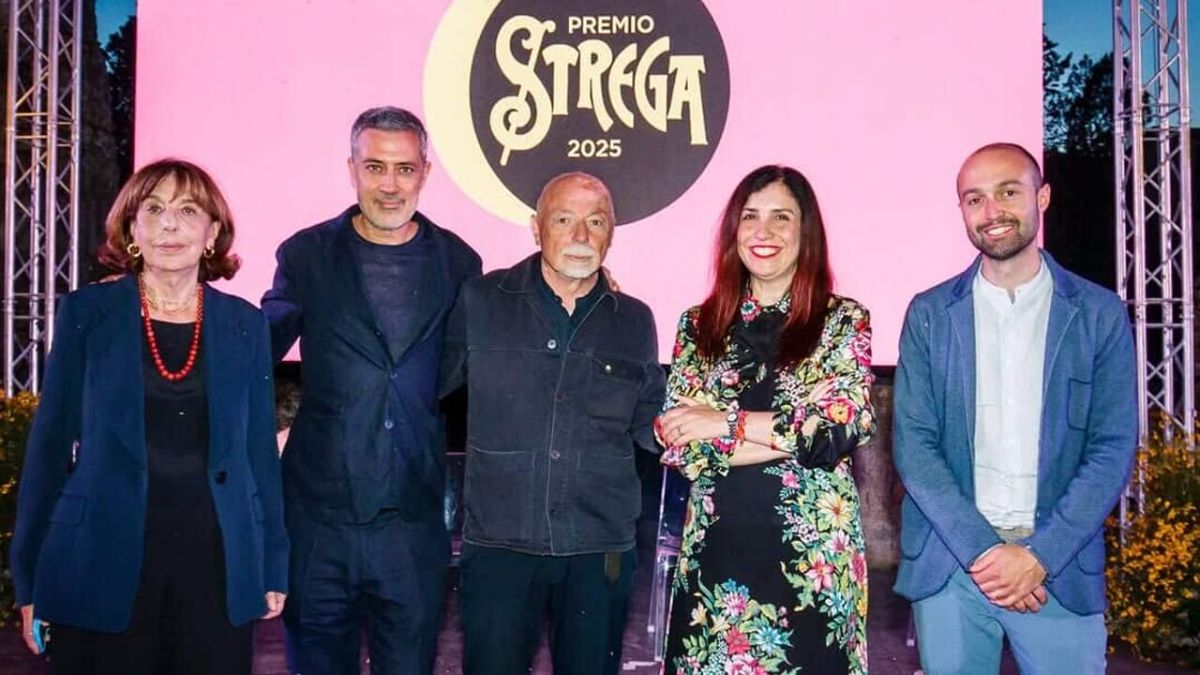 Cinquina per il premio Strega: Andrea Bajani in testa, seguono Terranova e Rasy