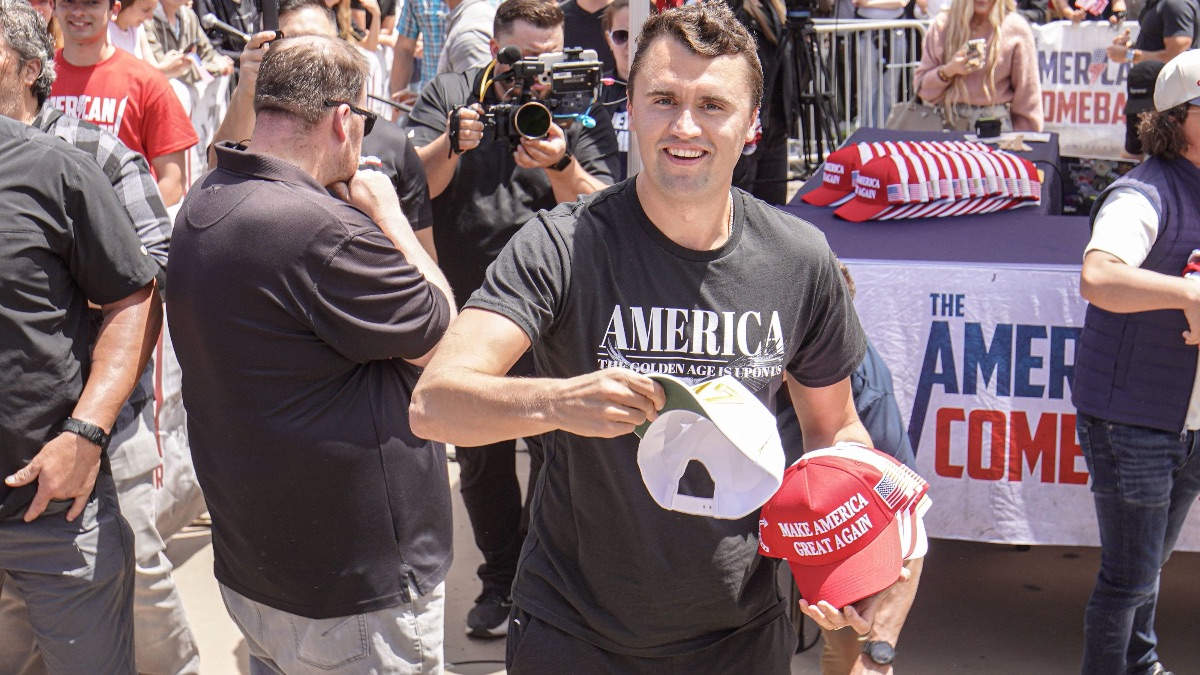 Per capire l’omicidio di Charlie Kirk è bene abbandonare le vecchie bussole e guardare ai mondi digitali