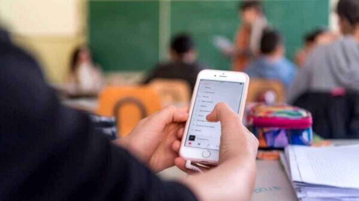 La campanella suona, ma lo smartphone resta spento