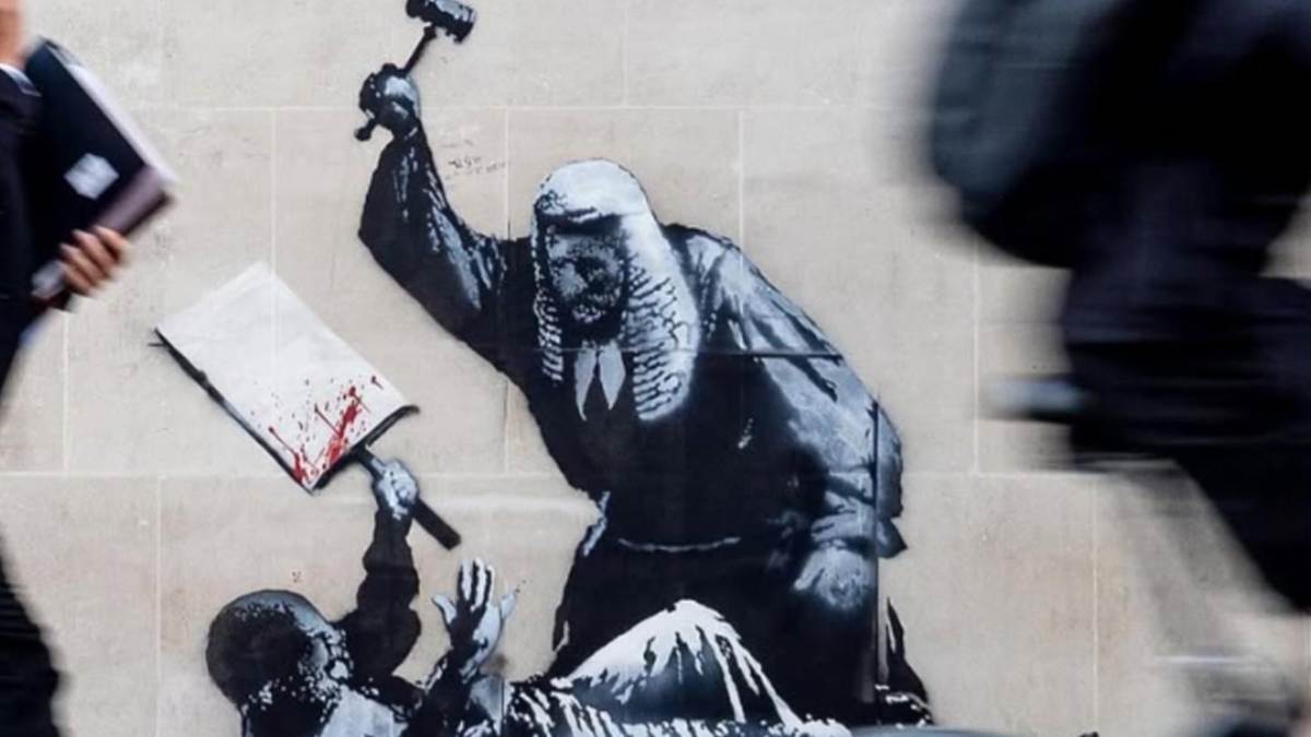 Banksy sferra un doppio colpo nel cuore di Londra