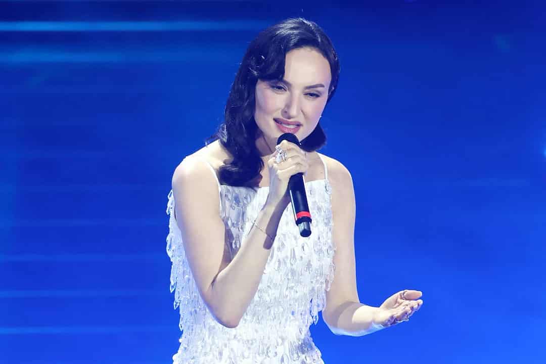 ARISA-Sanremo-2026-1 Arisa impeccabile, Levante potente, Masini e Fedez emozionanti