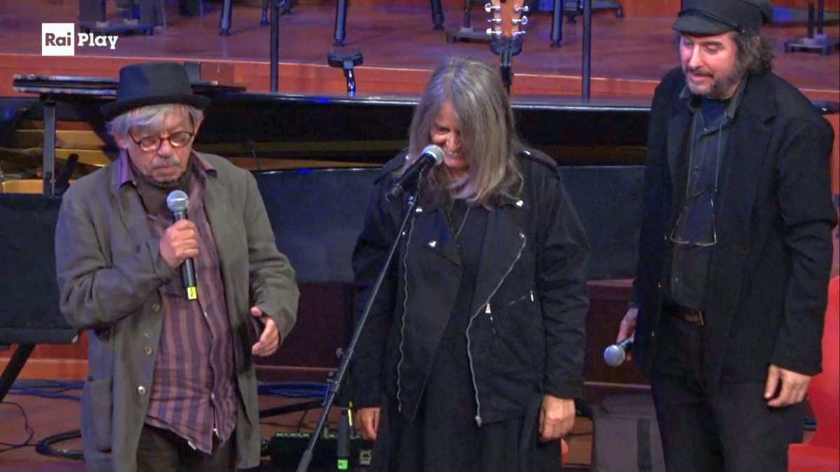 Capossela ovvero la poetica follia di recitare Dylan Thomas in Rai per il Salone del libro