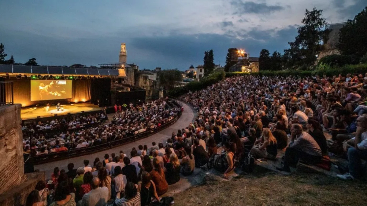 Untitled design-13 Ferragosto a teatro: comicità, classici e spettacoli musicali